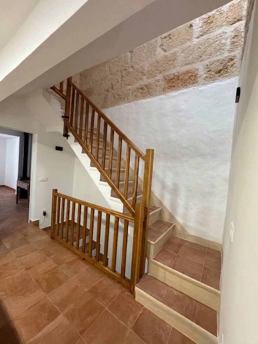 Escalera desde el salón