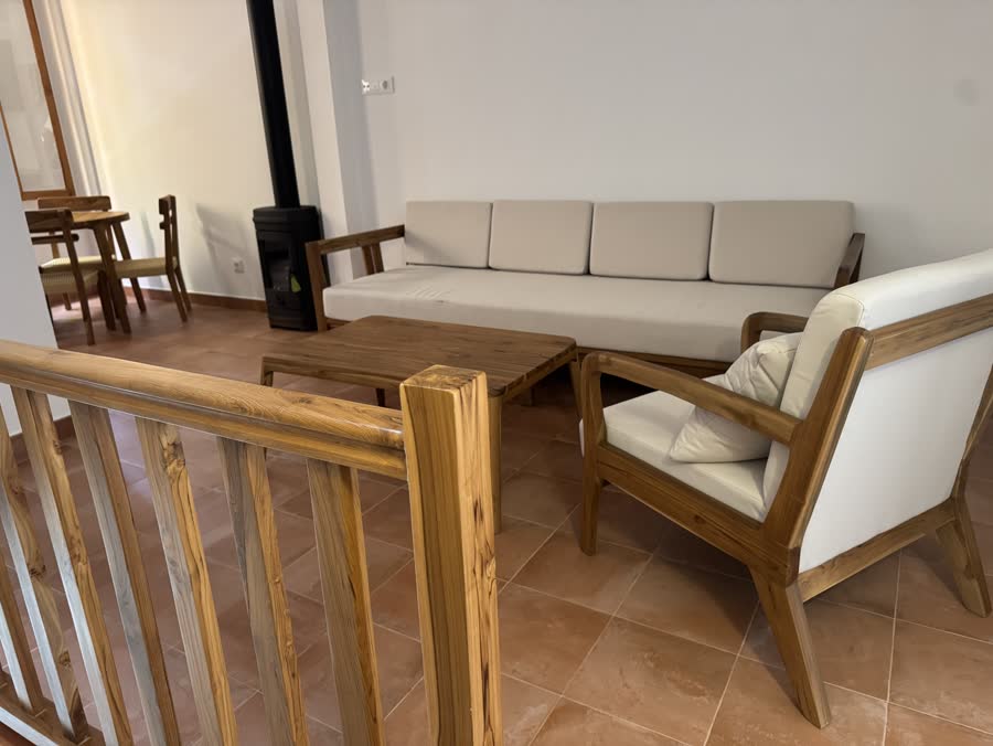 Salón con estufa de leña